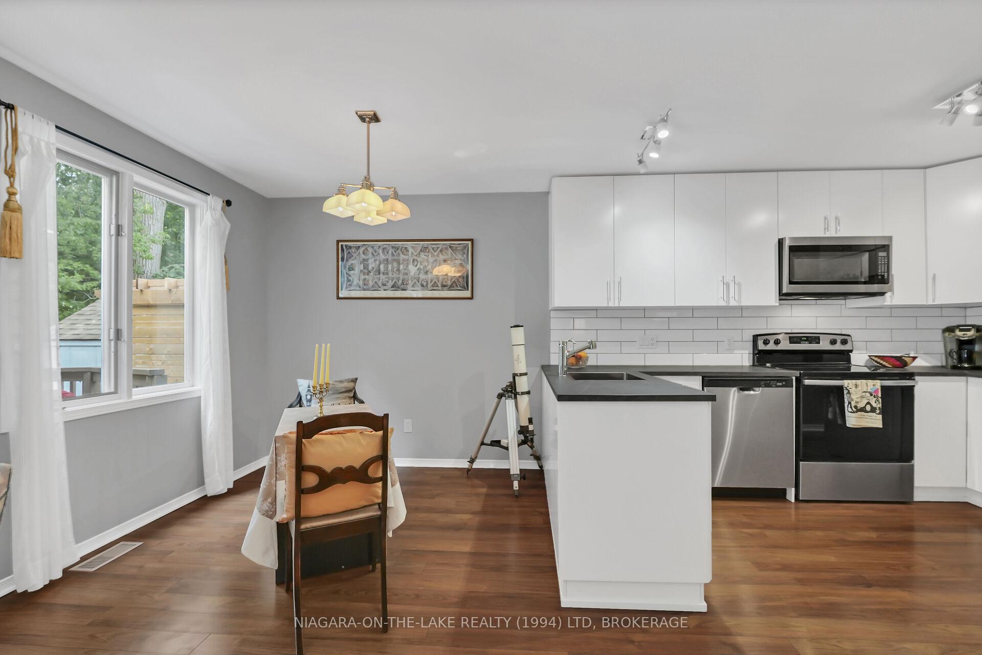 Photo 11 of 6 Lakeside Drive, St. Catharines, Port Weller — HOMEH