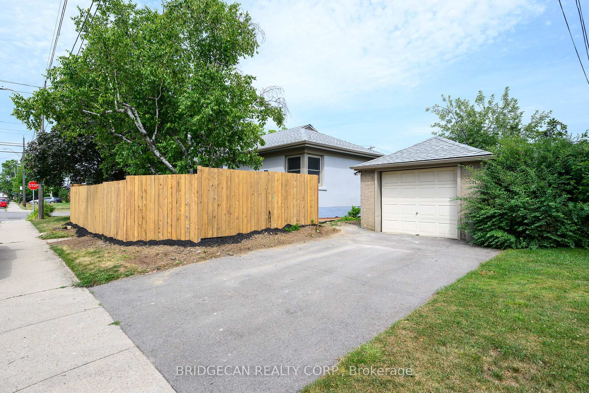 Photo 80 of 258 Brucedale Avenue E, Hamilton, Inch Park — HOMEH