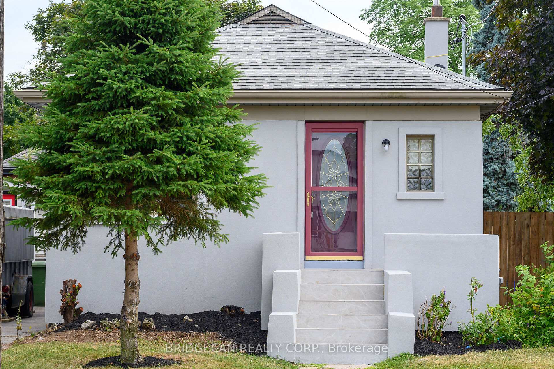 Photo 3 of 258 Brucedale Avenue E, Hamilton, Inch Park — HOMEH