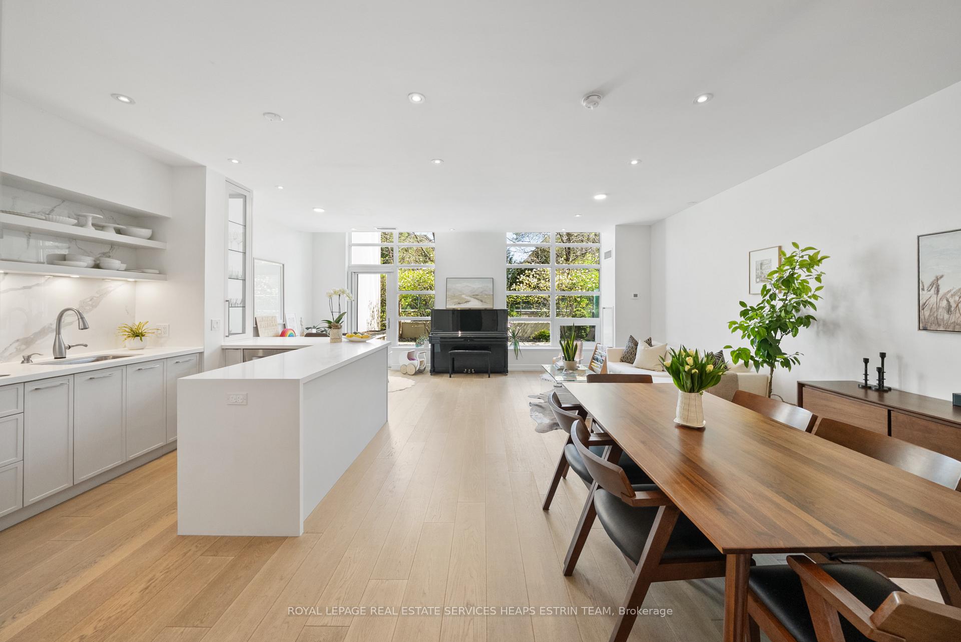 Photo 4 of Unit TH112, 35 Brian Peck Crescent, Toronto, Leaside — HOMEH