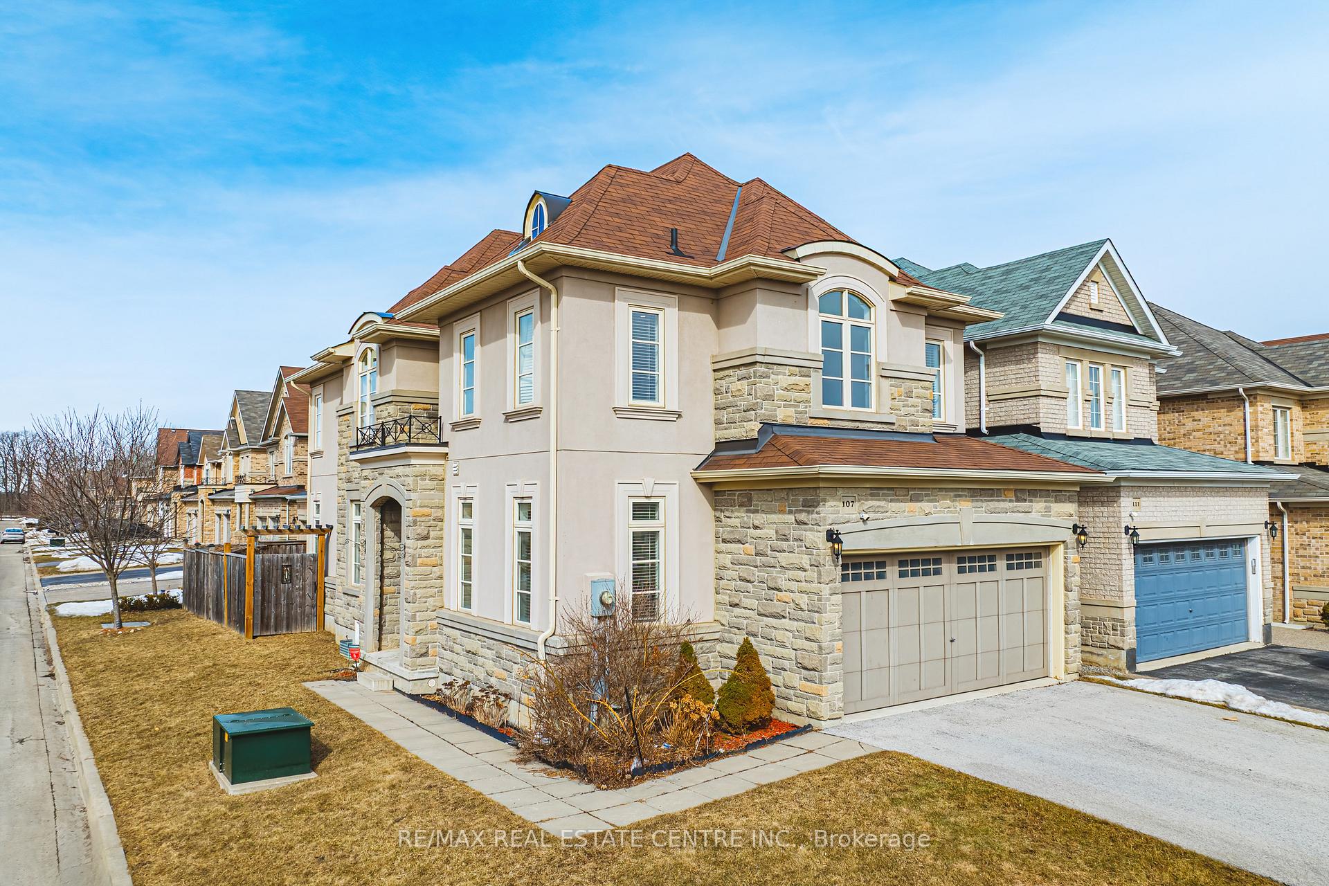 Photo 2 of 107 Hazelton Avenue, Hamilton, Sheldon — HOMEH