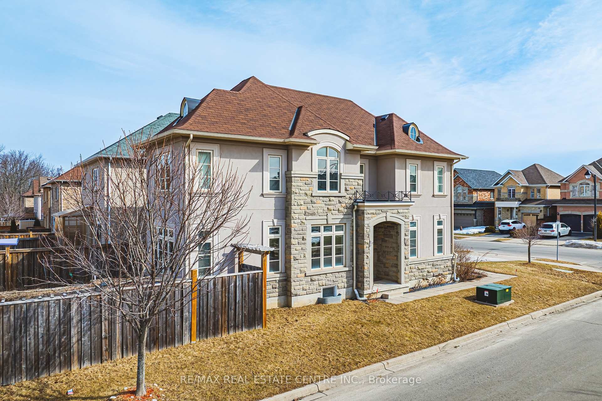 Photo 5 of 107 Hazelton Avenue, Hamilton, Sheldon — HOMEH