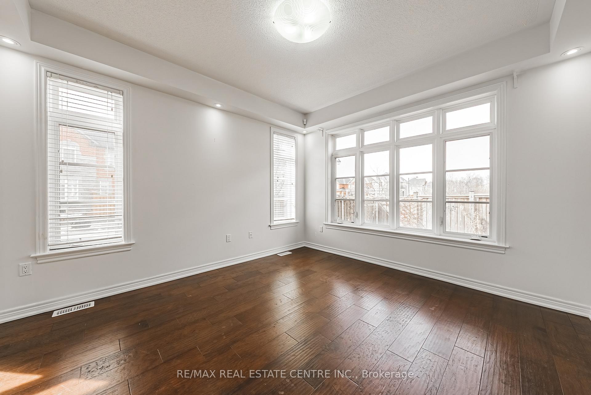 Photo 10 of 107 Hazelton Avenue, Hamilton, Sheldon — HOMEH