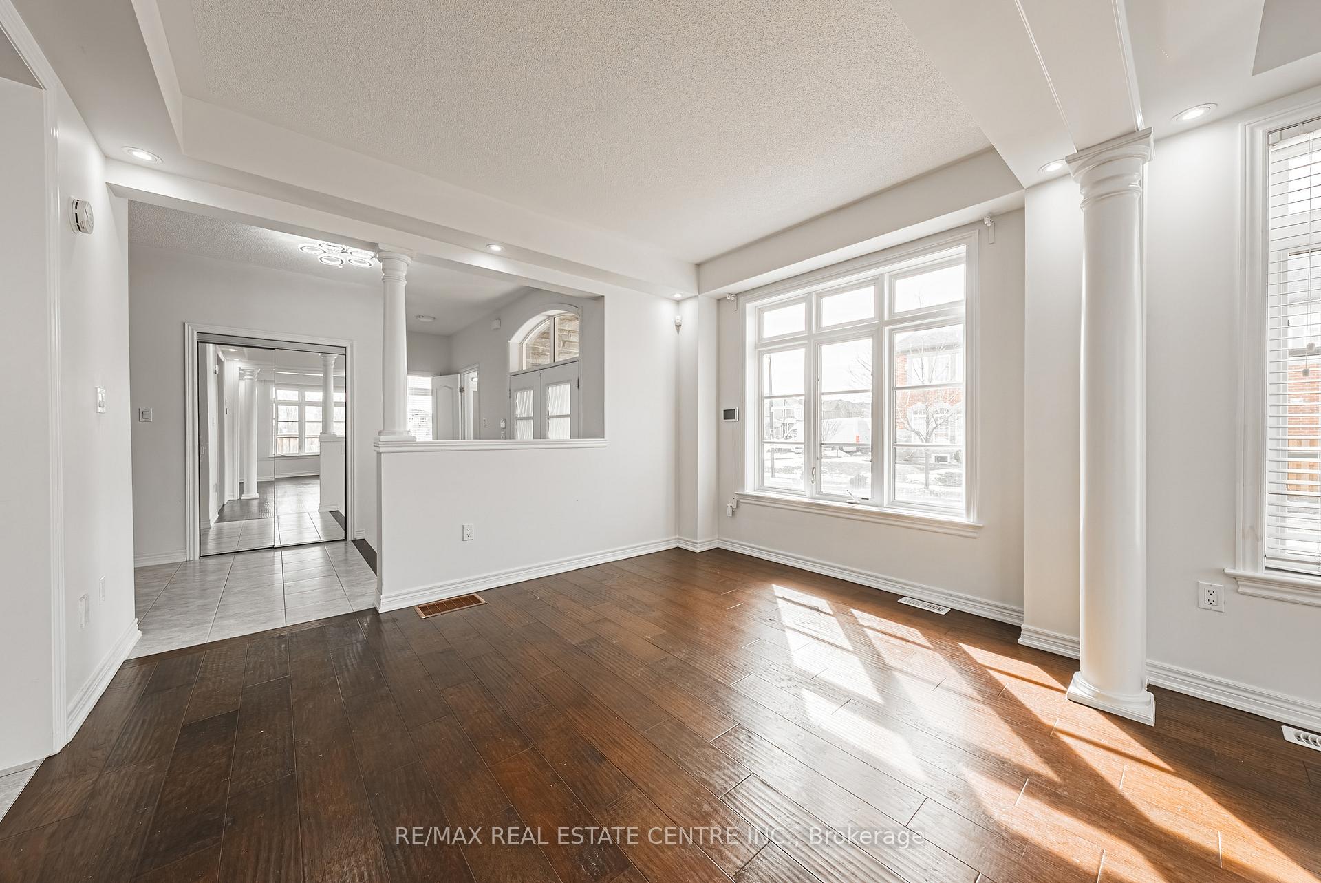 Photo 11 of 107 Hazelton Avenue, Hamilton, Sheldon — HOMEH