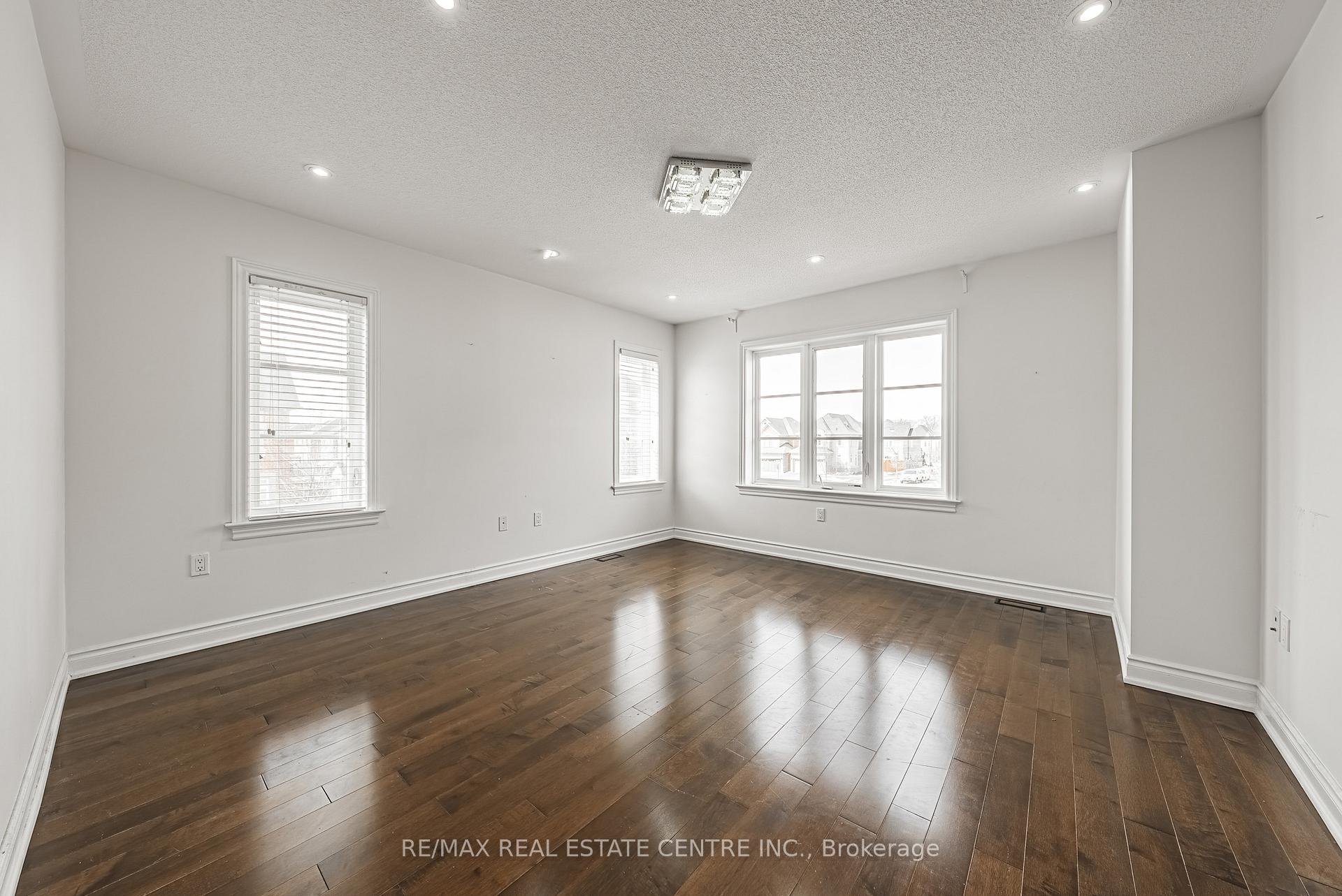 Photo 23 of 107 Hazelton Avenue, Hamilton, Sheldon — HOMEH
