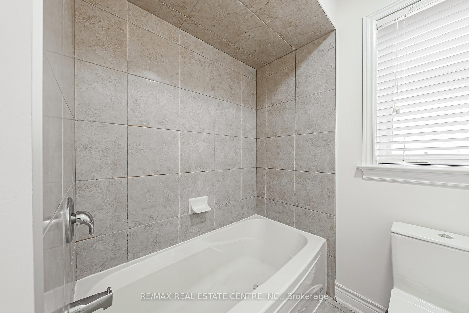 Photo 35 of 107 Hazelton Avenue, Hamilton, Sheldon — HOMEH