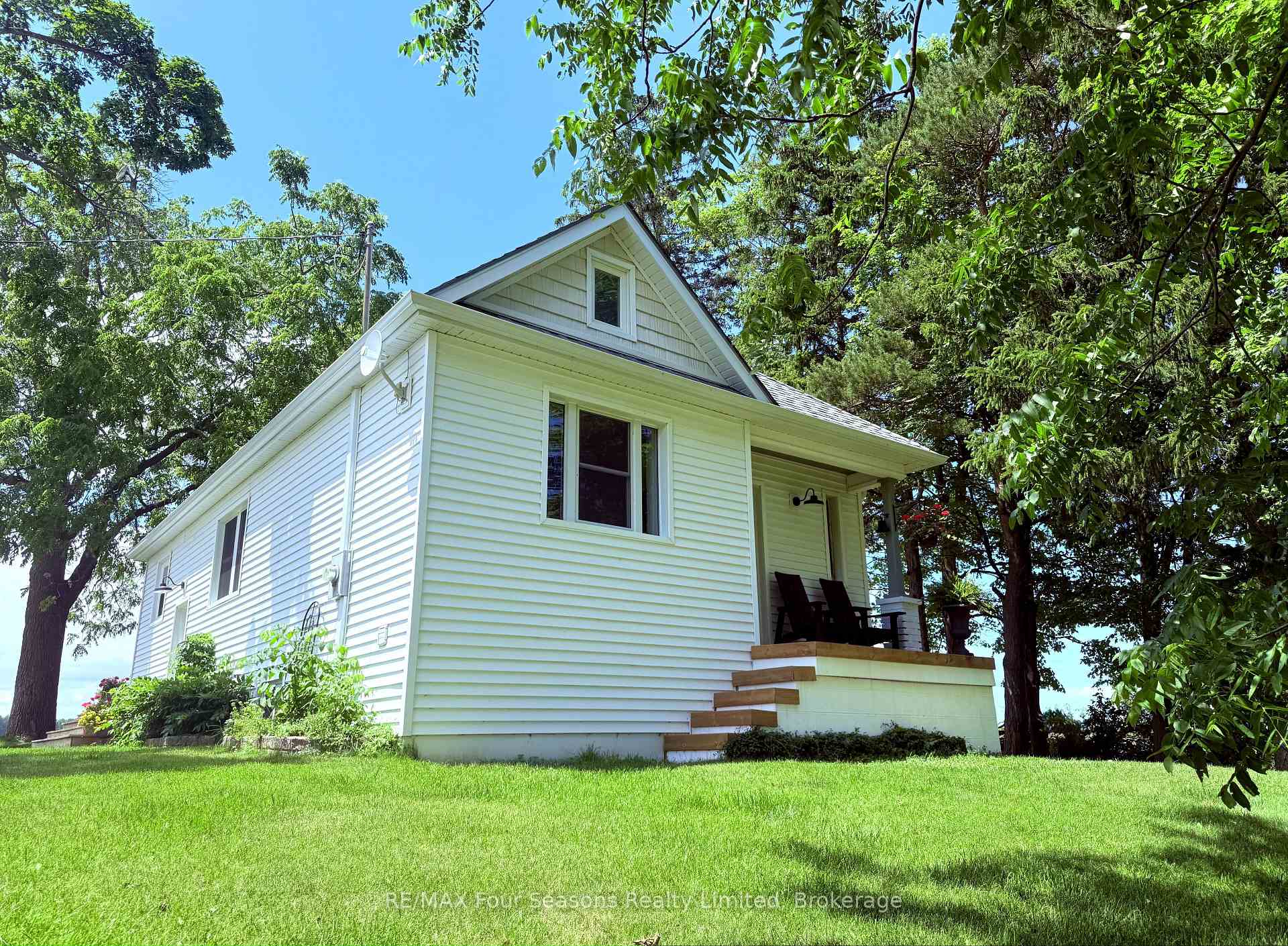 Photo 1 of 1154 Fairgrounds Road S, Clearview, Rural Clearview — HOMEH