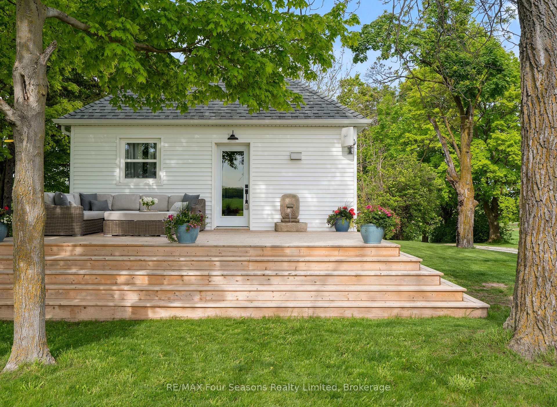 Photo 3 of 1154 Fairgrounds Road S, Clearview, Rural Clearview — HOMEH