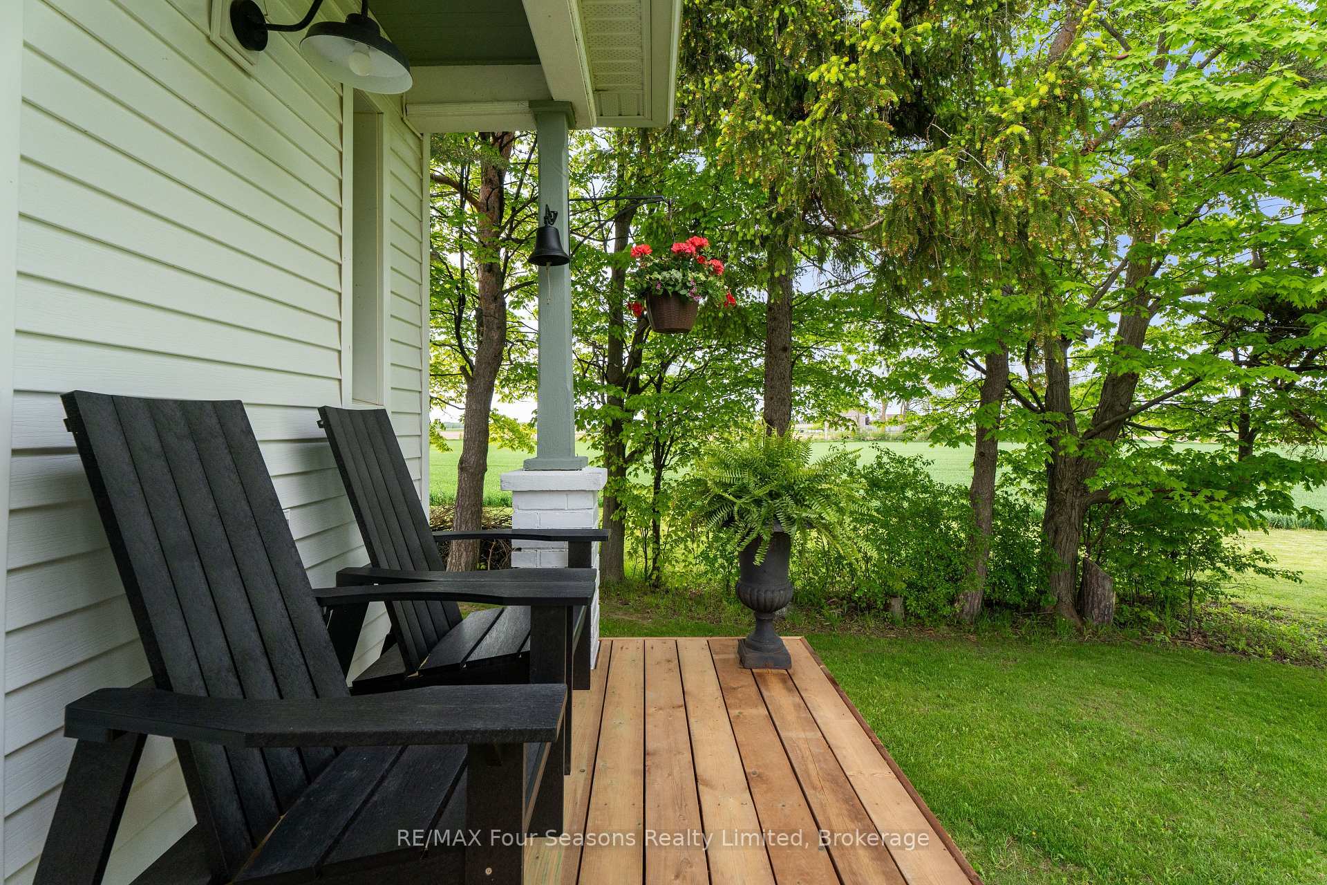 Photo 8 of 1154 Fairgrounds Road S, Clearview, Rural Clearview — HOMEH