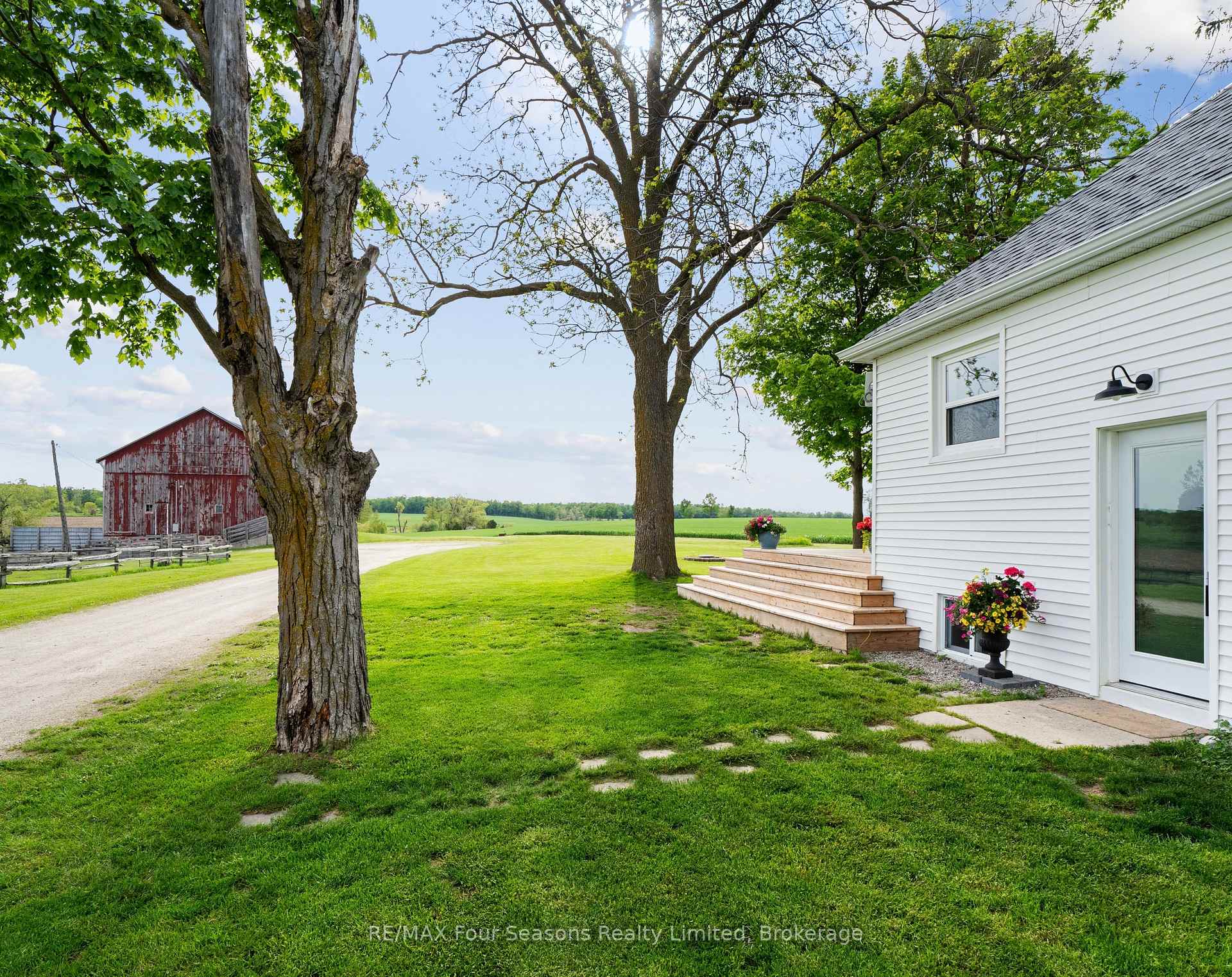 Photo 10 of 1154 Fairgrounds Road S, Clearview, Rural Clearview — HOMEH