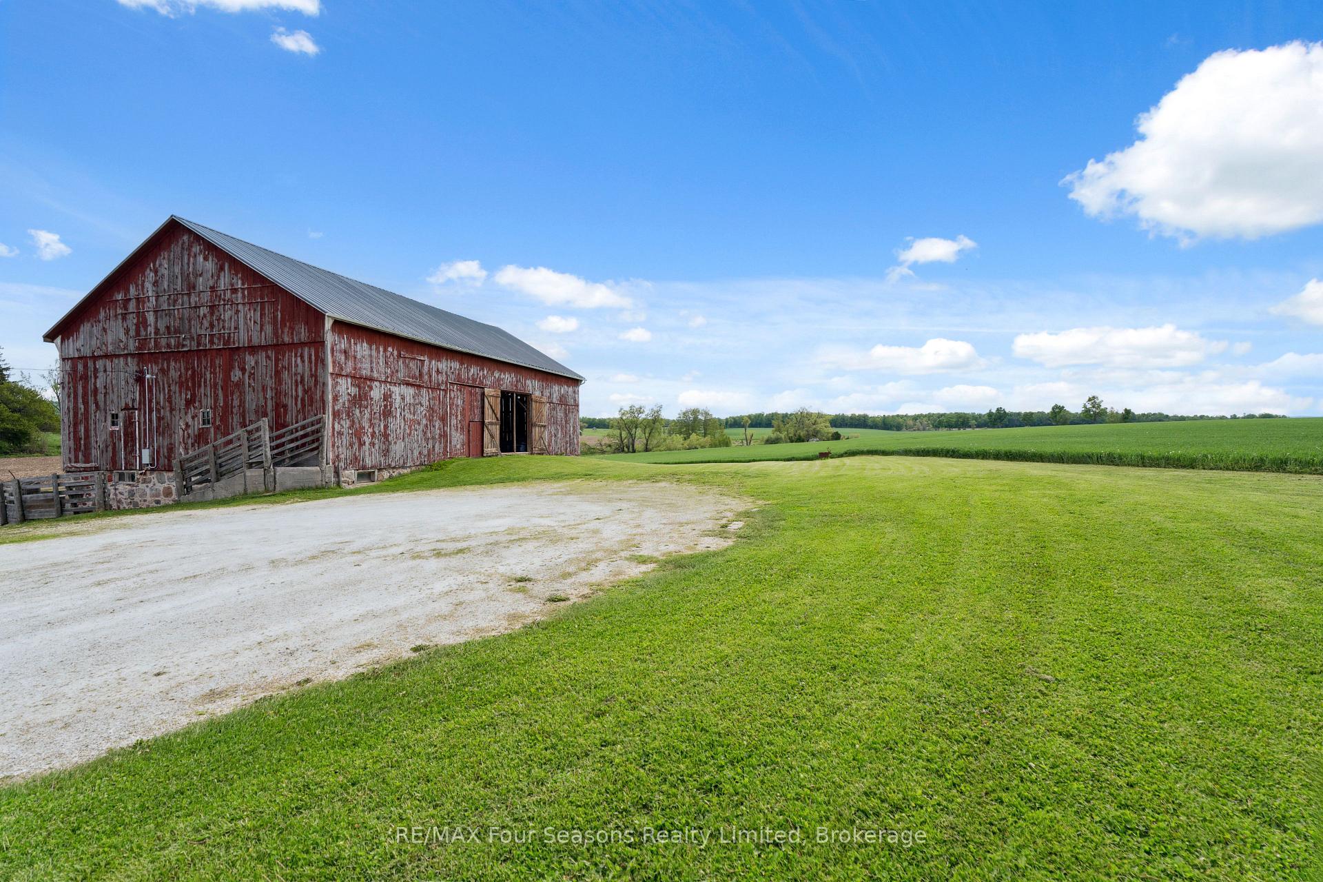 Photo 11 of 1154 Fairgrounds Road S, Clearview, Rural Clearview — HOMEH