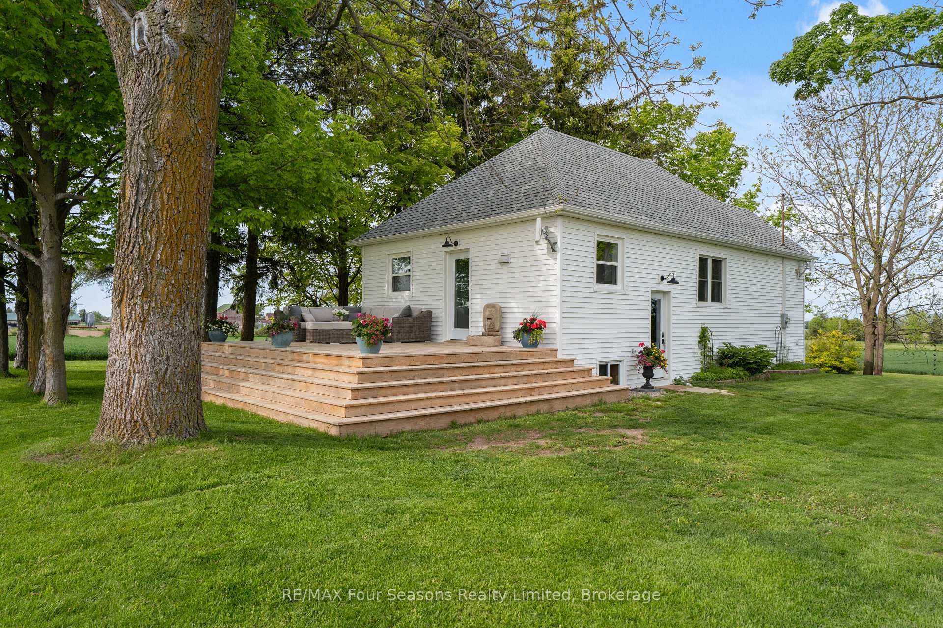 Photo 14 of 1154 Fairgrounds Road S, Clearview, Rural Clearview — HOMEH