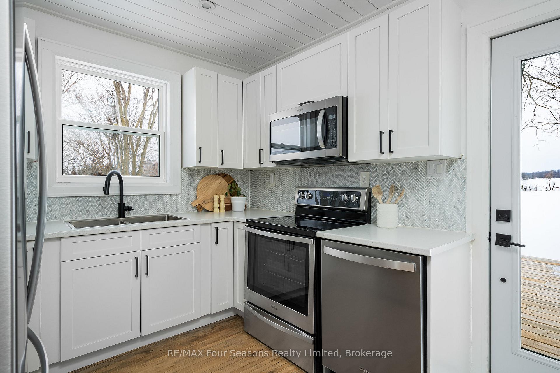 Photo 19 of 1154 Fairgrounds Road S, Clearview, Rural Clearview — HOMEH