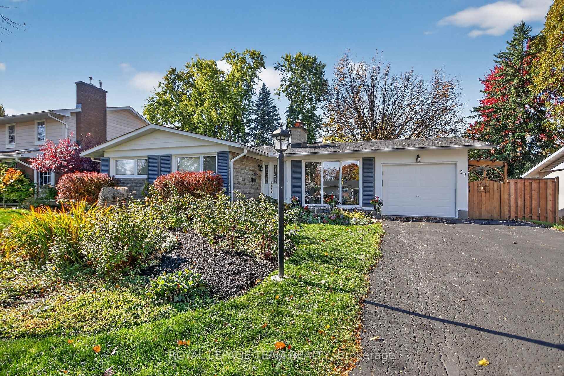 Photo 1 of 20 Beaumaris Drive, Ottawa, Bruce Farm/Graham Park/Qualicum/Bellands — HOMEH