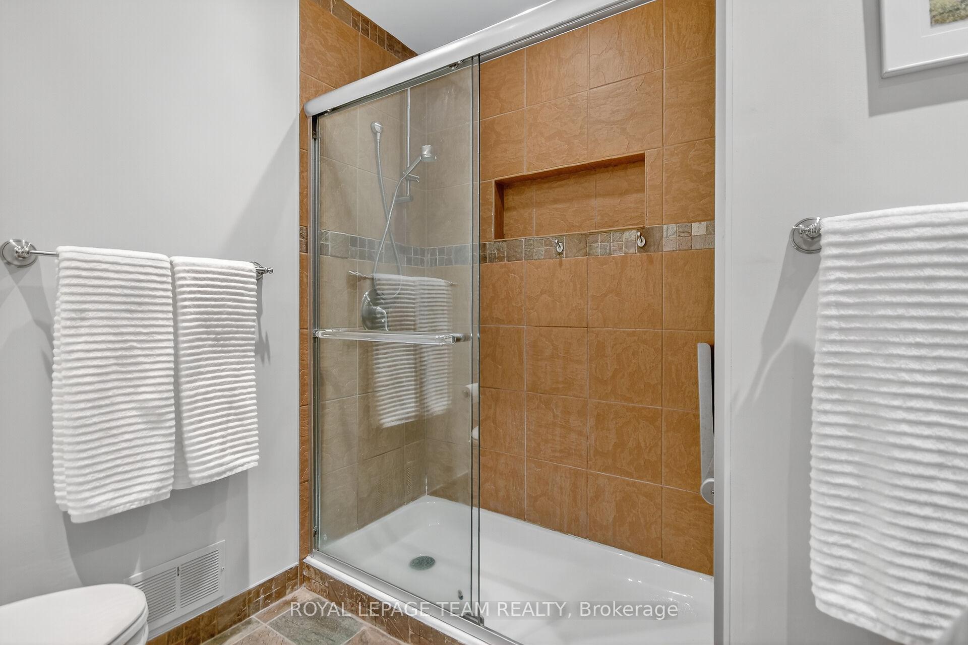 Photo 19 of 20 Beaumaris Drive, Ottawa, Bruce Farm/Graham Park/Qualicum/Bellands — HOMEH