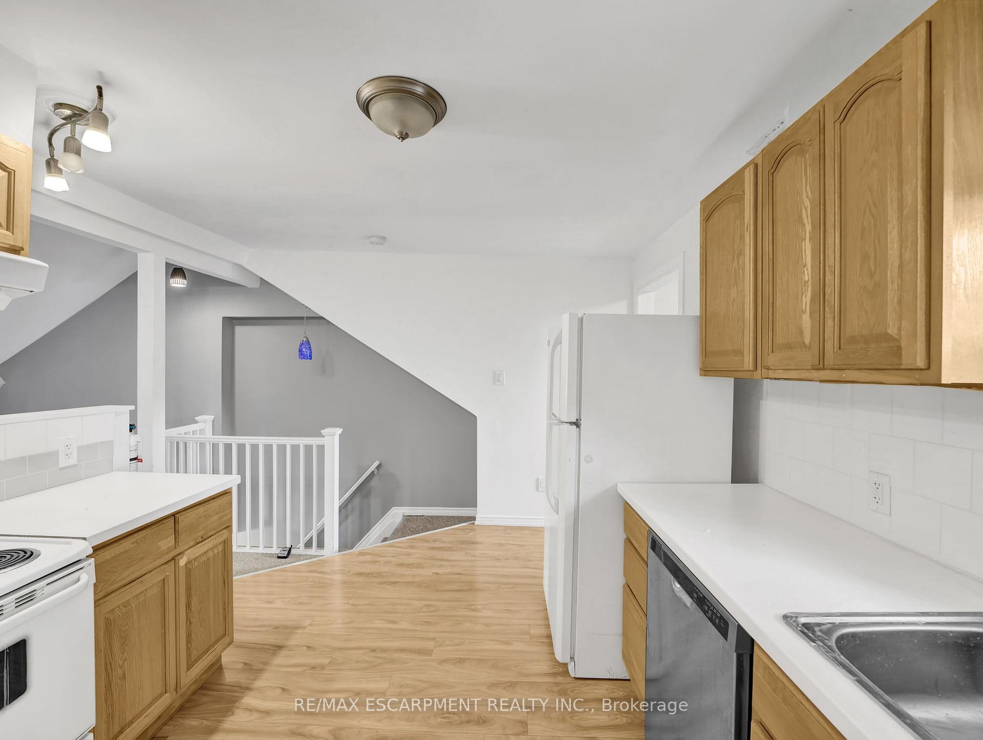 Photo 33 of 214 Mary Street, Hamilton, Beasley — HOMEH