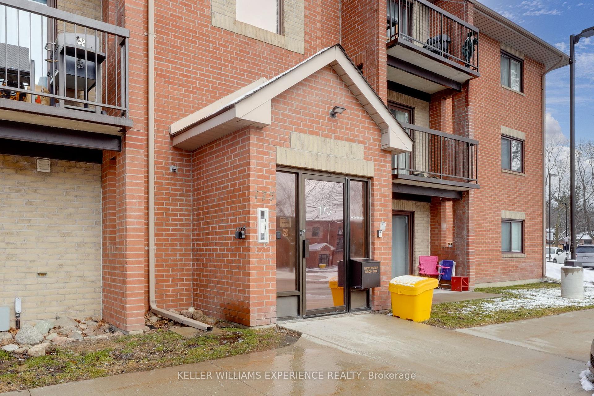Photo 3 of Unit A12, 175 Edgehill Drive, Barrie, Letitia Heights — HOMEH