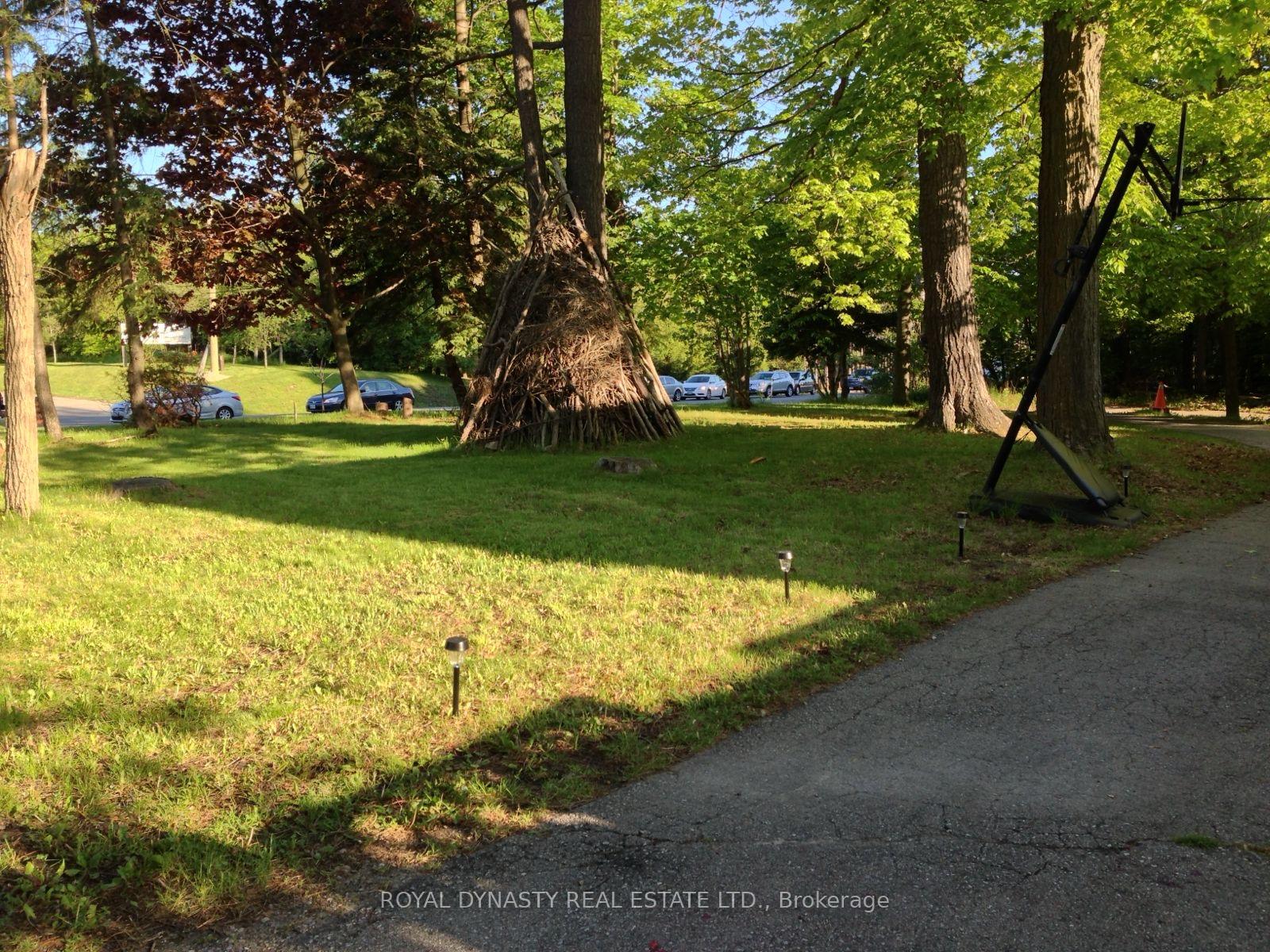 Photo 9 of 14421 Bathurst Street, Aurora, Aurora Highlands — HOMEH