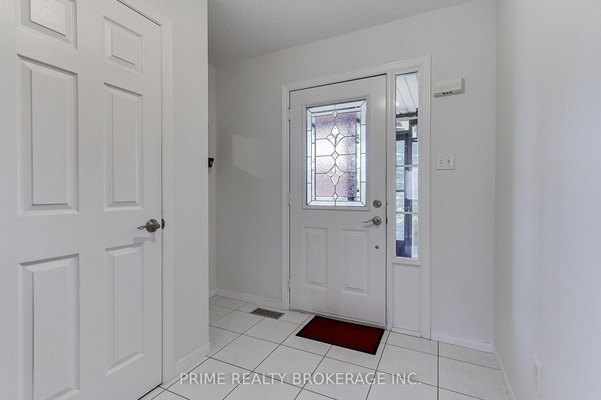 Photo 5 of 227 Hepburn Crescent, Hamilton, Mountview — HOMEH