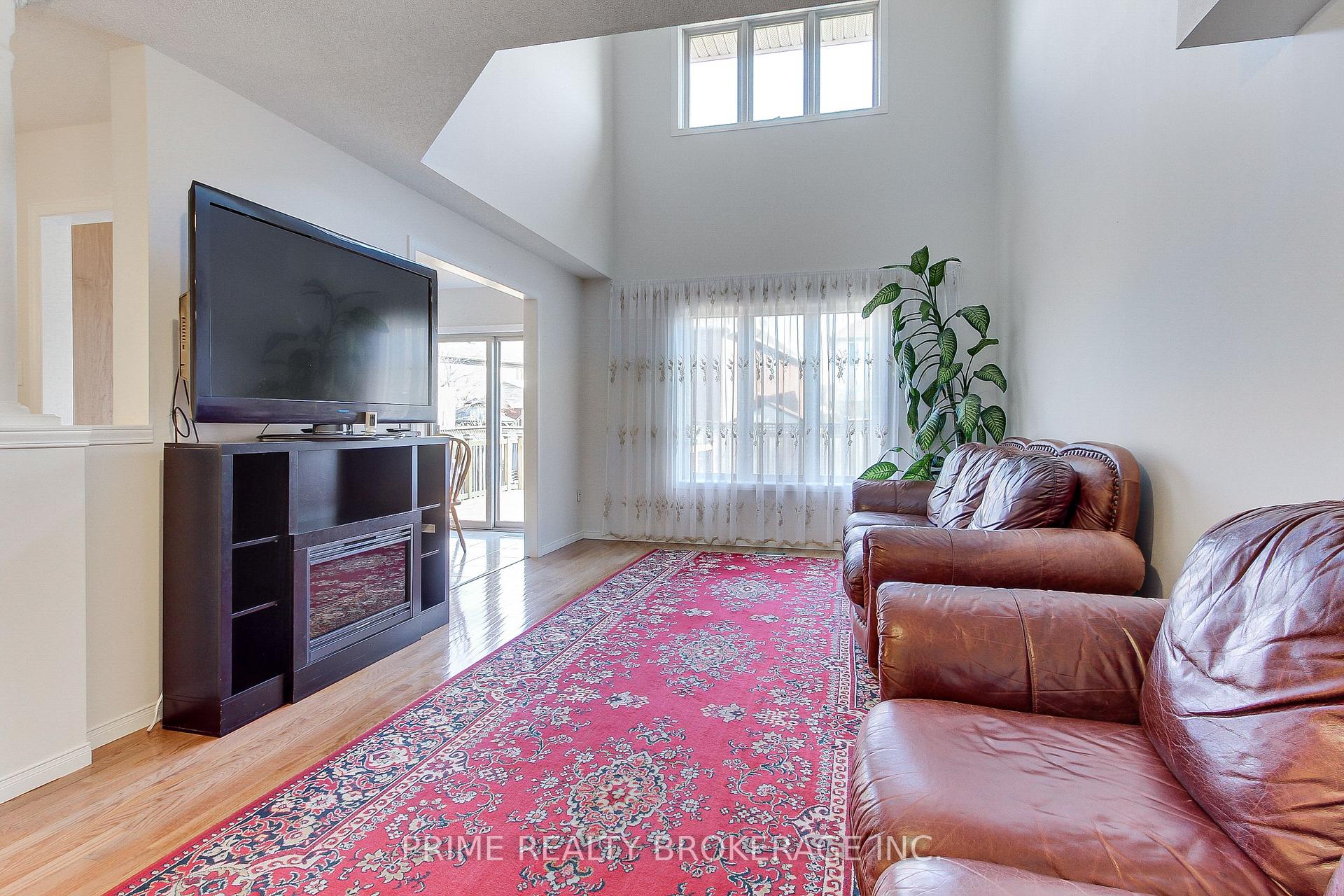 Photo 8 of 227 Hepburn Crescent, Hamilton, Mountview — HOMEH