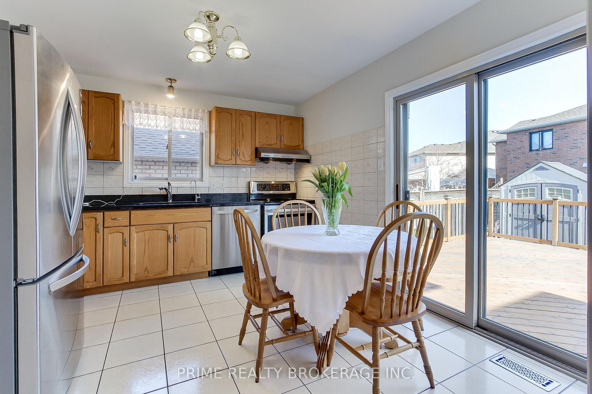 Photo 9 of 227 Hepburn Crescent, Hamilton, Mountview — HOMEH