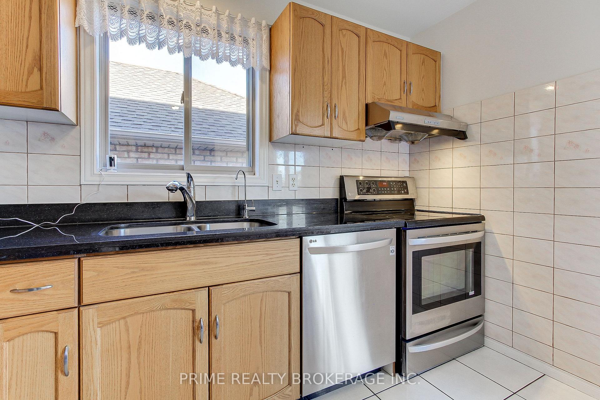 Photo 31 of 227 Hepburn Crescent, Hamilton, Mountview — HOMEH