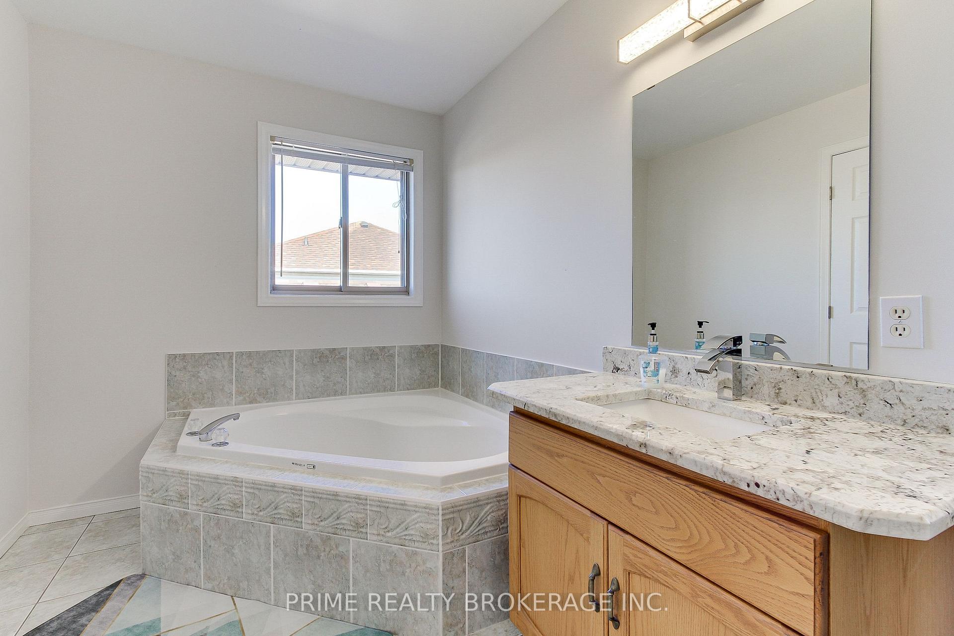 Photo 42 of 227 Hepburn Crescent, Hamilton, Mountview — HOMEH