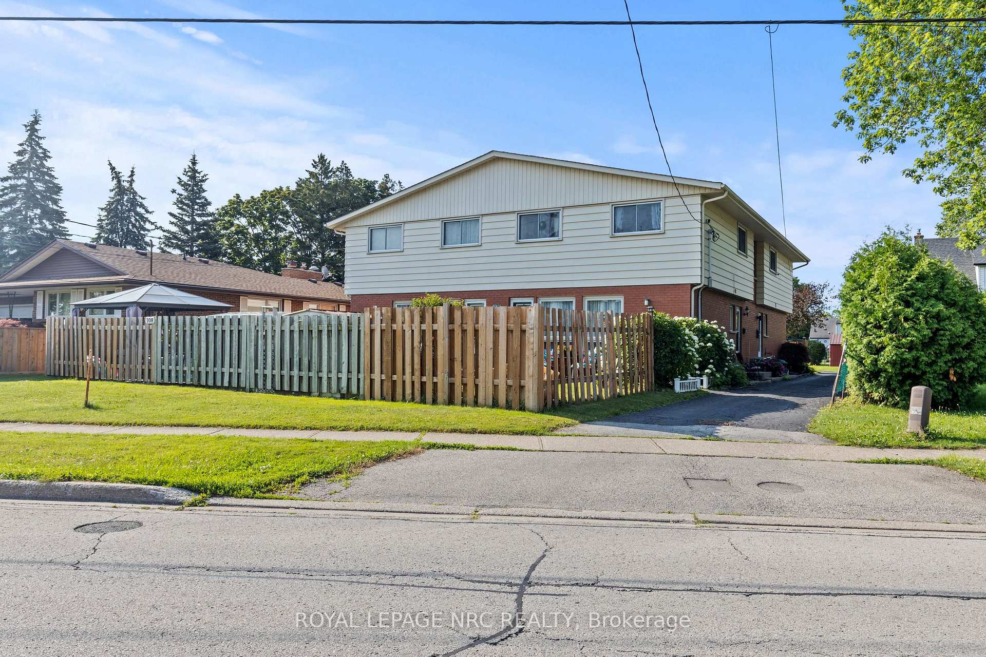 Photo 3 of 108 Scott Street, St. Catharines, Fairview — HOMEH
