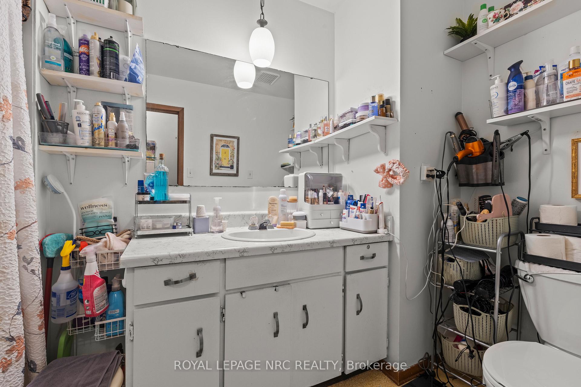 Photo 15 of 108 Scott Street, St. Catharines, Fairview — HOMEH