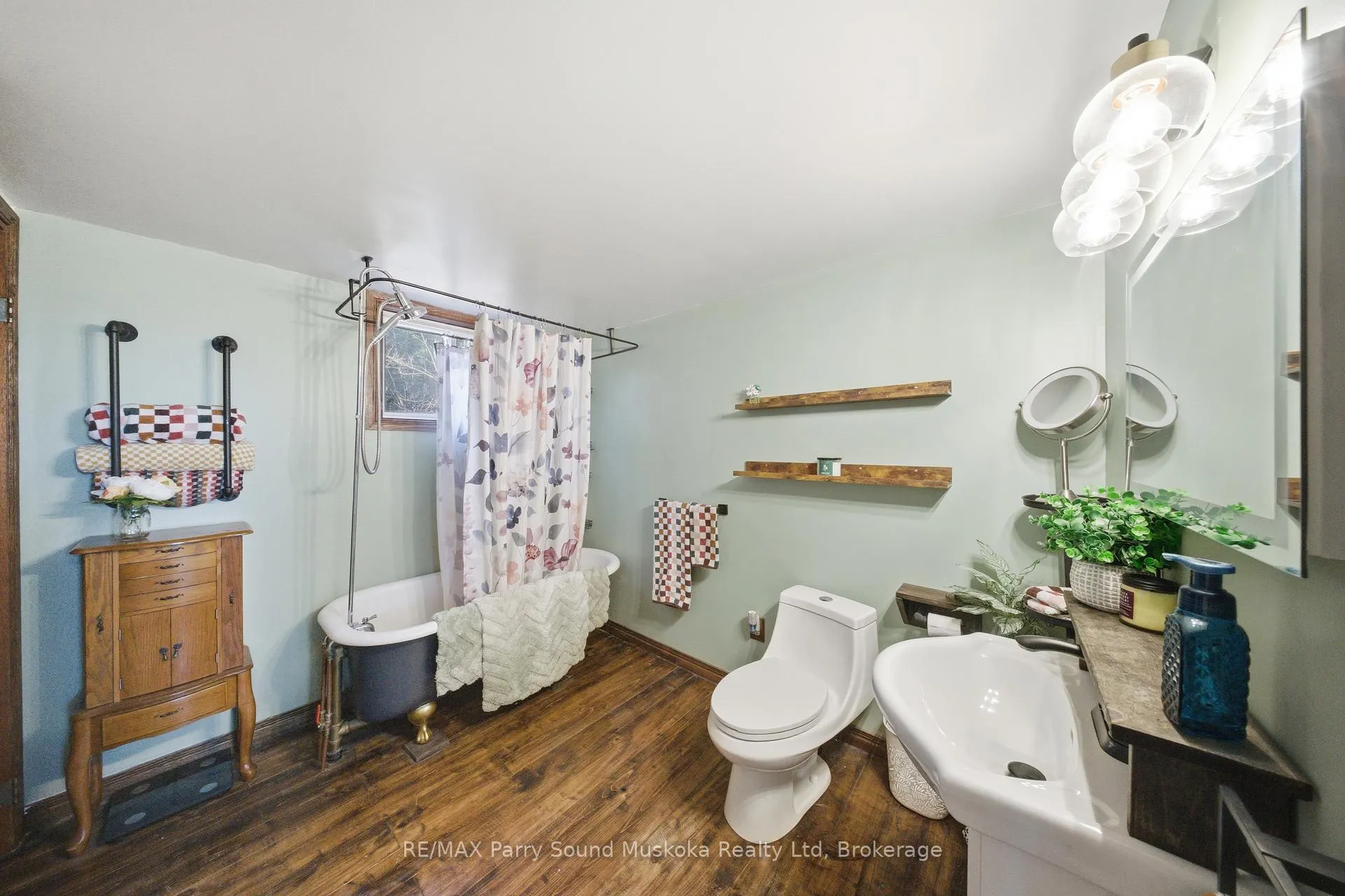 Photo 13 of 520 Centre Road, McKellar — HOMEH