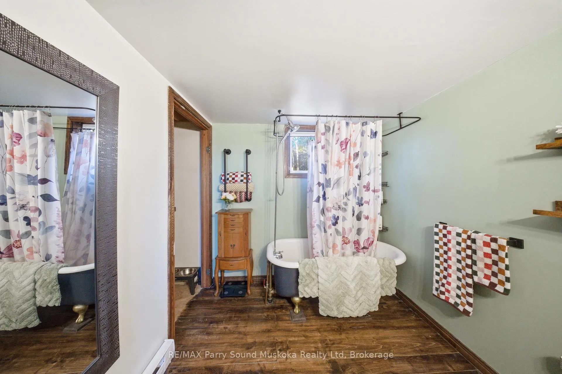 Photo 18 of 520 Centre Road, McKellar — HOMEH