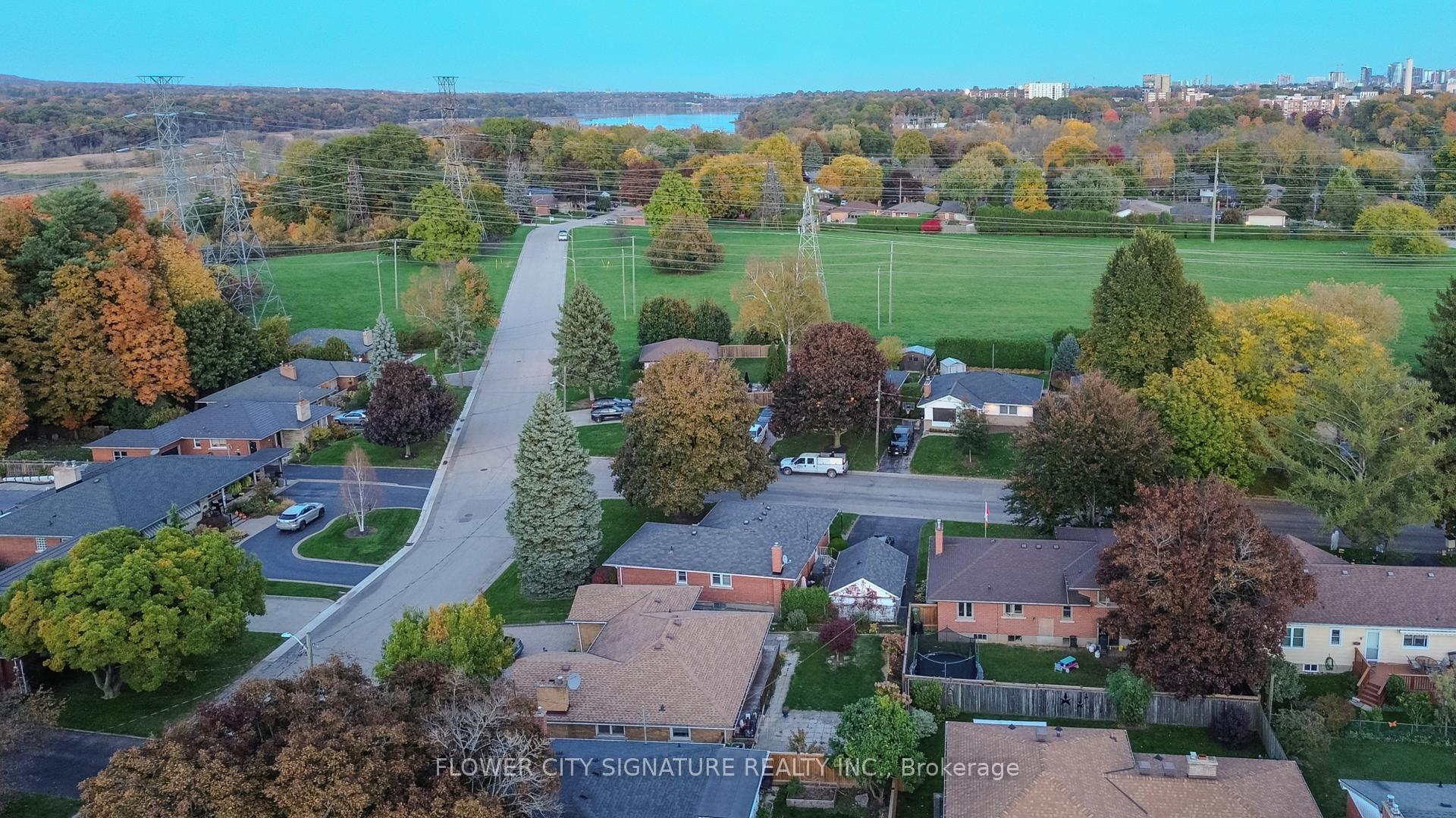 Photo 40 of 11 Rita Street, Hamilton, Dundas — HOMEH