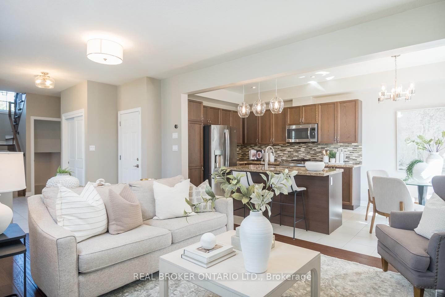 Photo 5 of Unit 28, 90 Raymond Road, Hamilton, Meadowlands — HOMEH