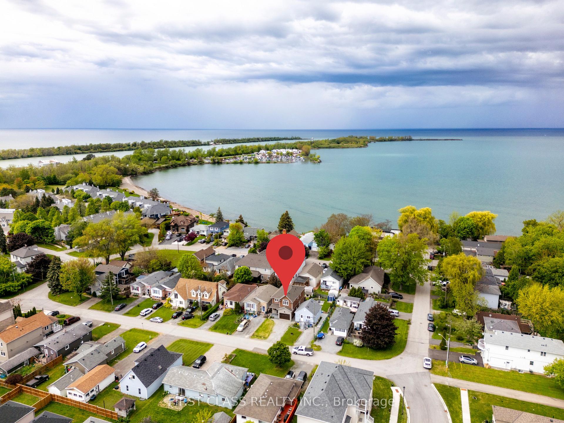 Photo 3 of 13 Stepney Street, St. Catharines, Port Weller — HOMEH