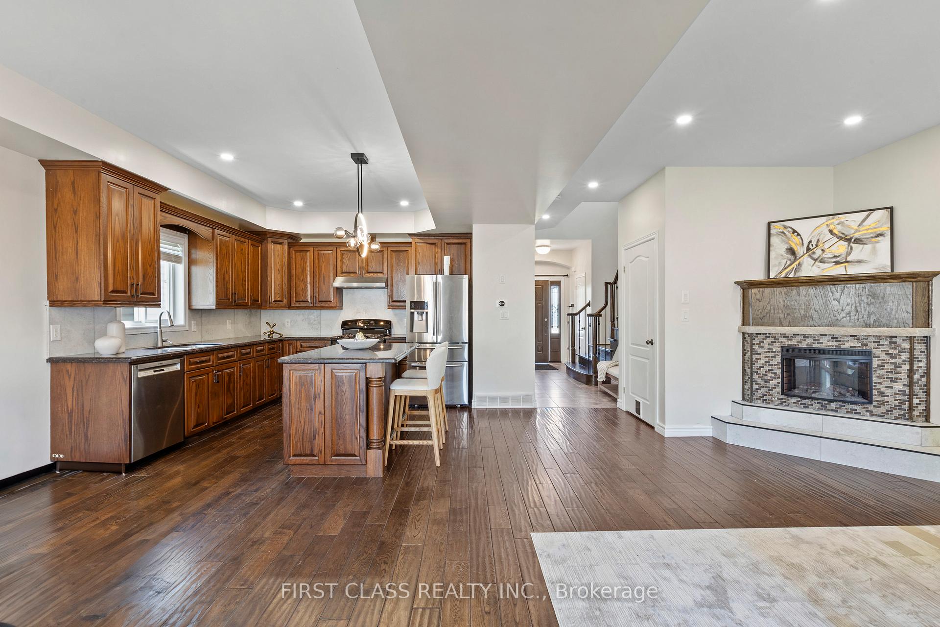 Photo 11 of 13 Stepney Street, St. Catharines, Port Weller — HOMEH