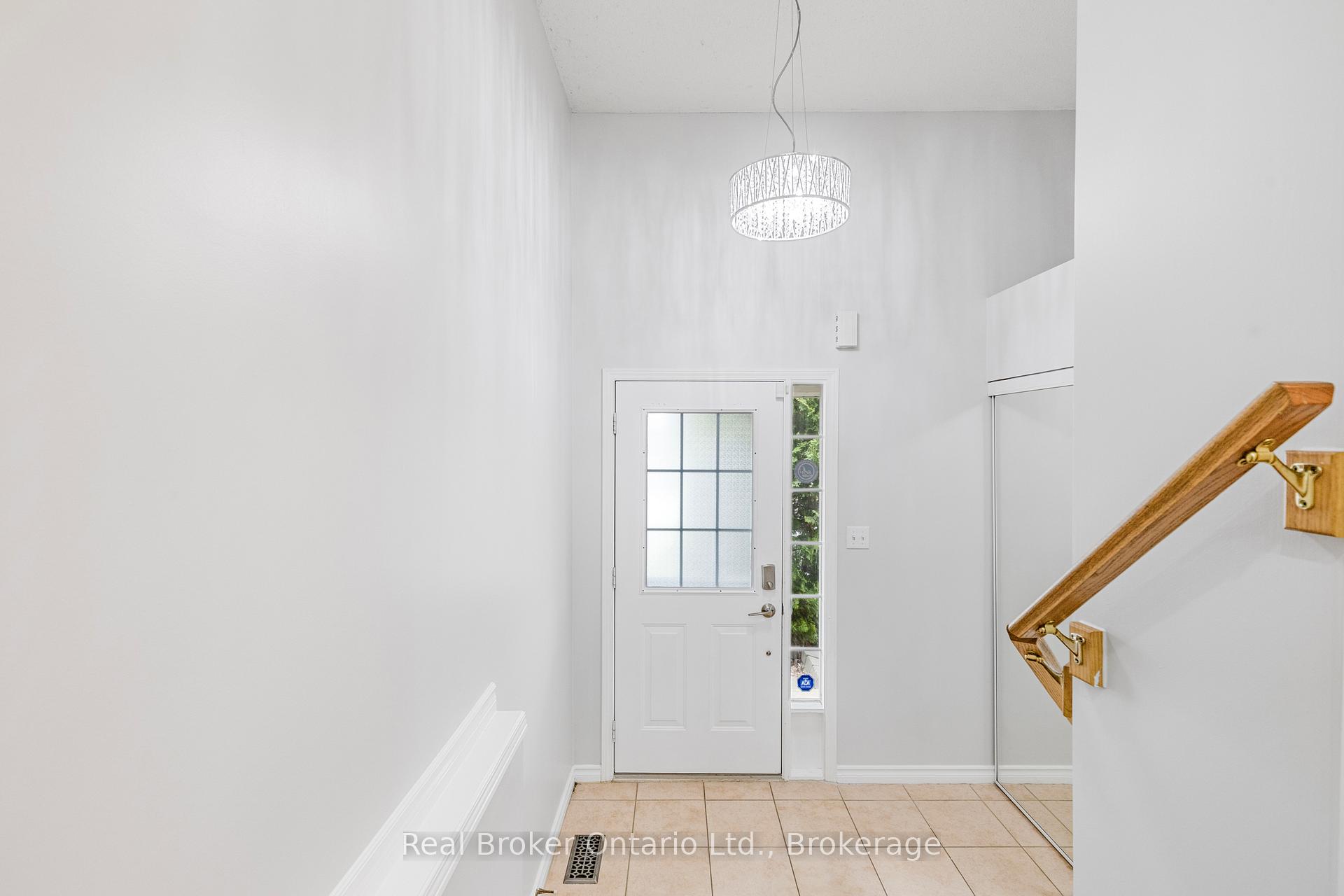 Photo 25 of 28 Whitefish Crescent, Hamilton, Lakeshore — HOMEH