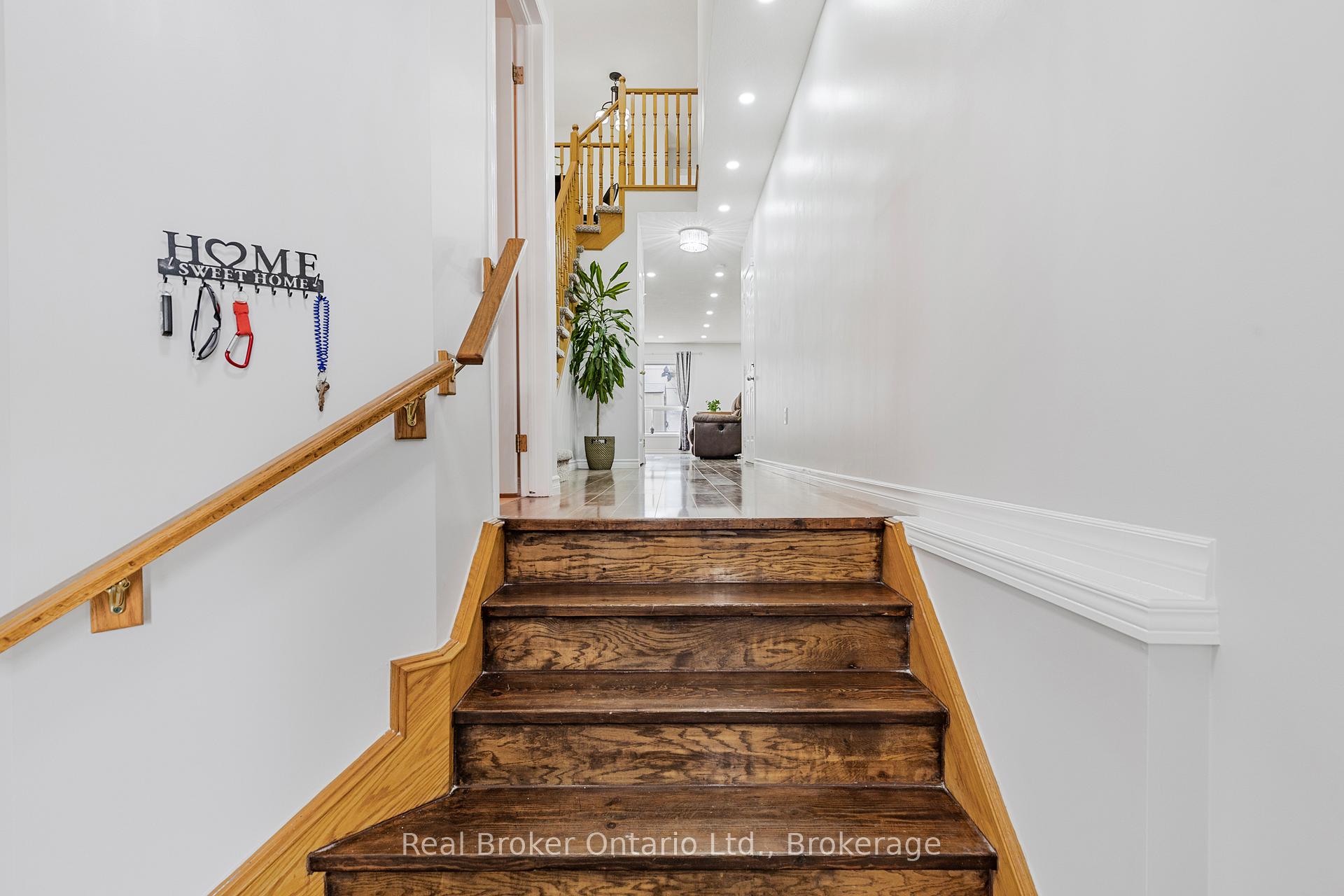 Photo 26 of 28 Whitefish Crescent, Hamilton, Lakeshore — HOMEH