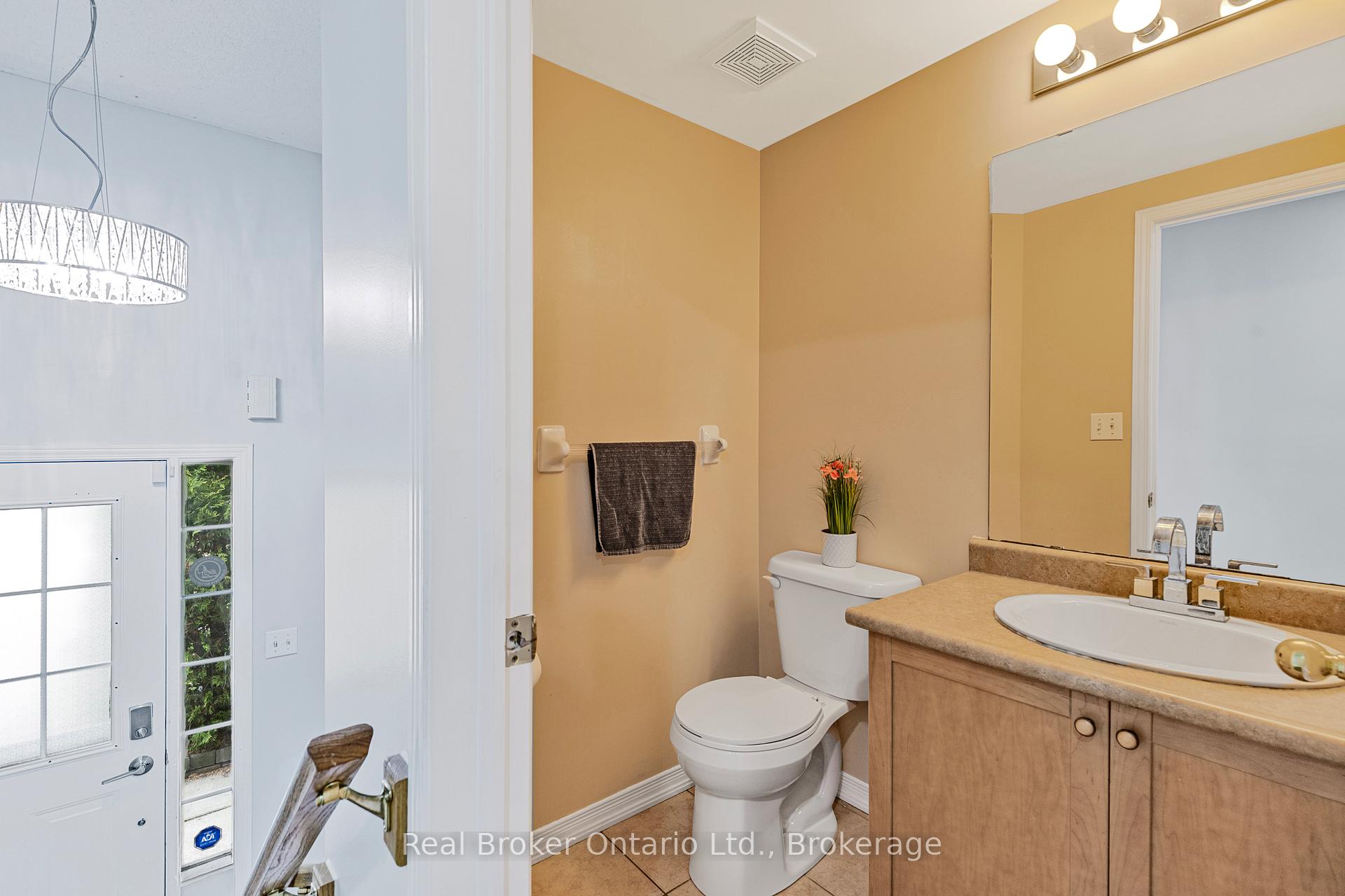 Photo 27 of 28 Whitefish Crescent, Hamilton, Lakeshore — HOMEH