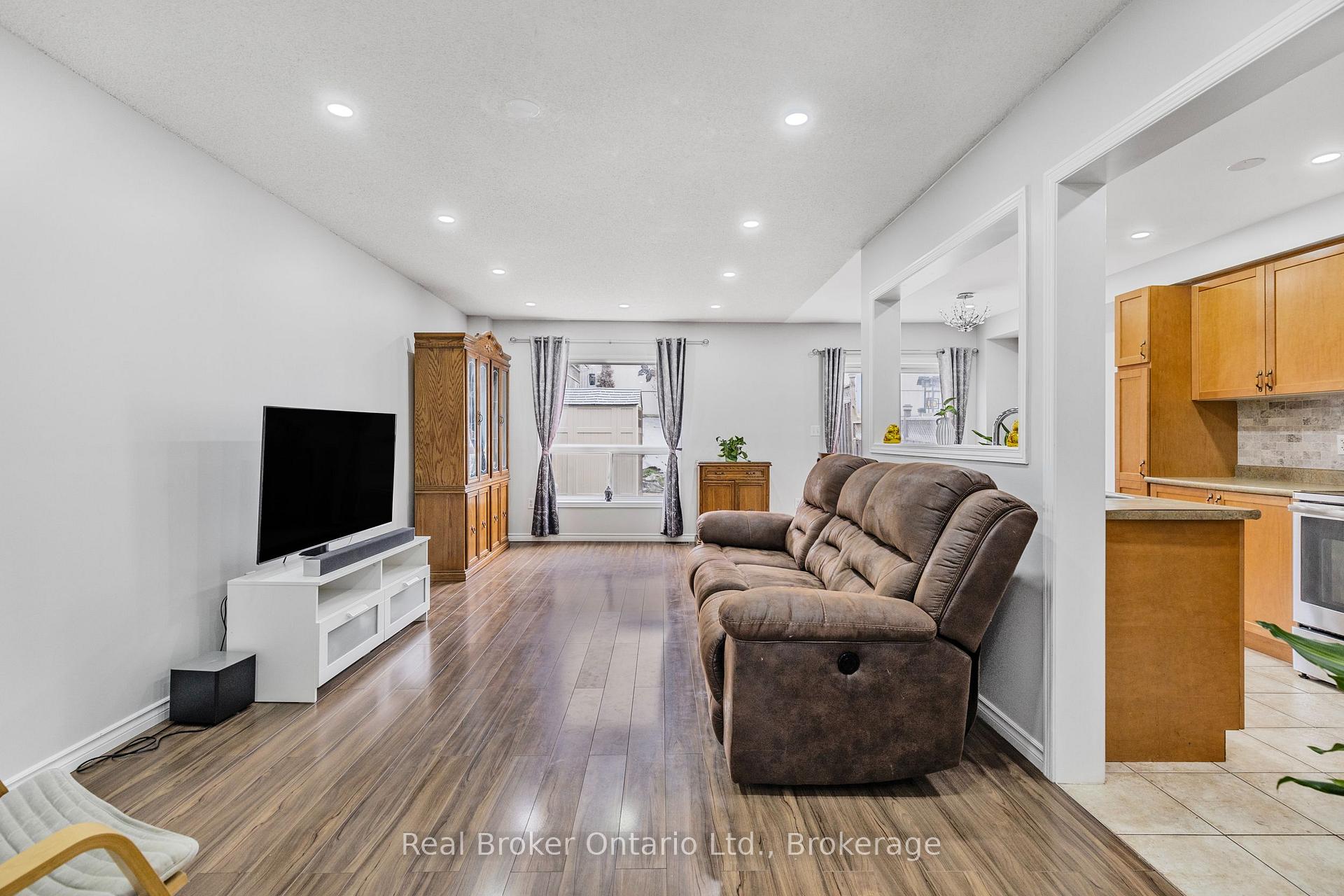 Photo 28 of 28 Whitefish Crescent, Hamilton, Lakeshore — HOMEH