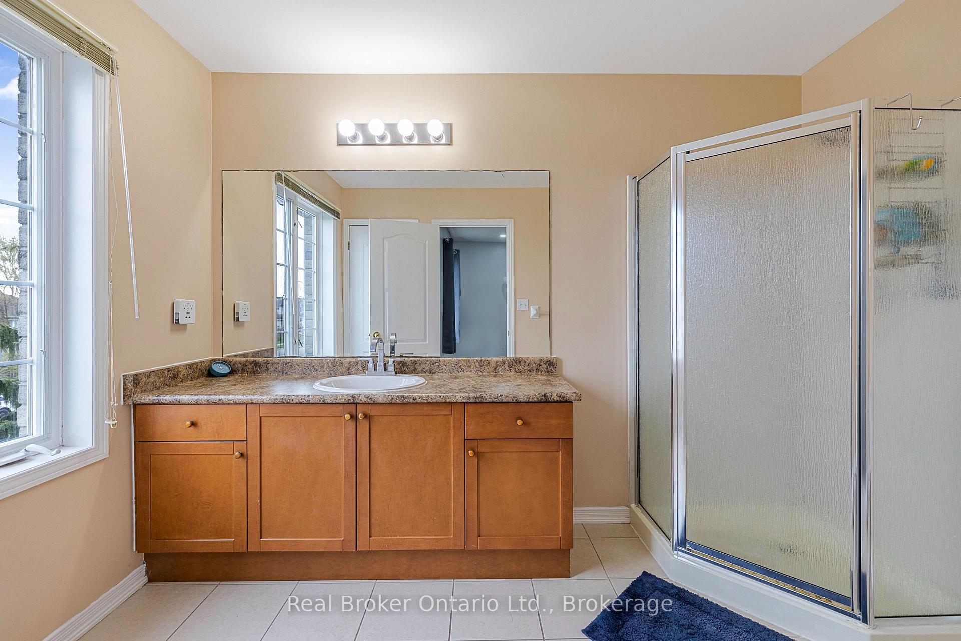 Photo 39 of 28 Whitefish Crescent, Hamilton, Lakeshore — HOMEH