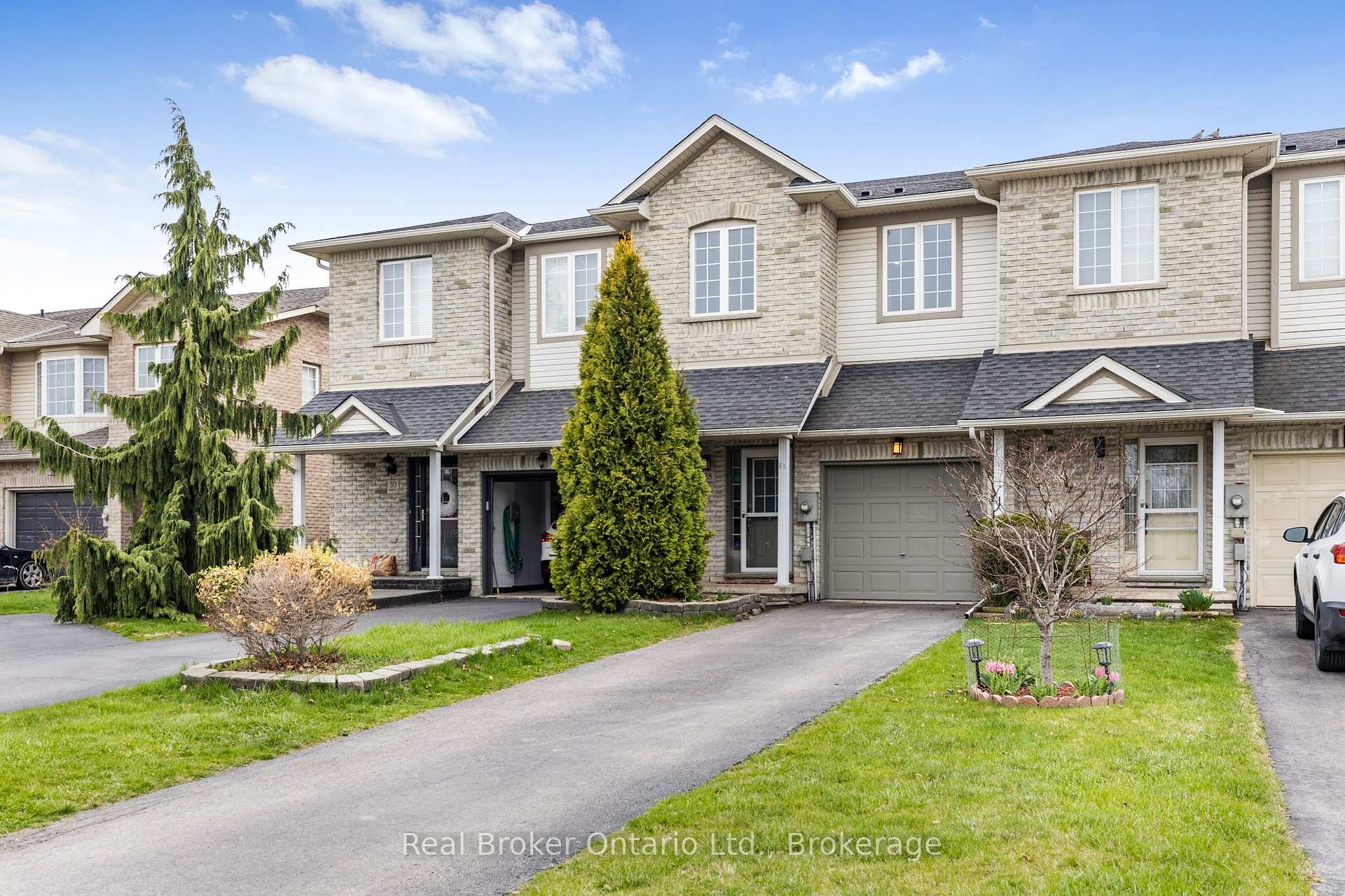 Photo 1 of 28 Whitefish Crescent, Hamilton, Lakeshore — HOMEH