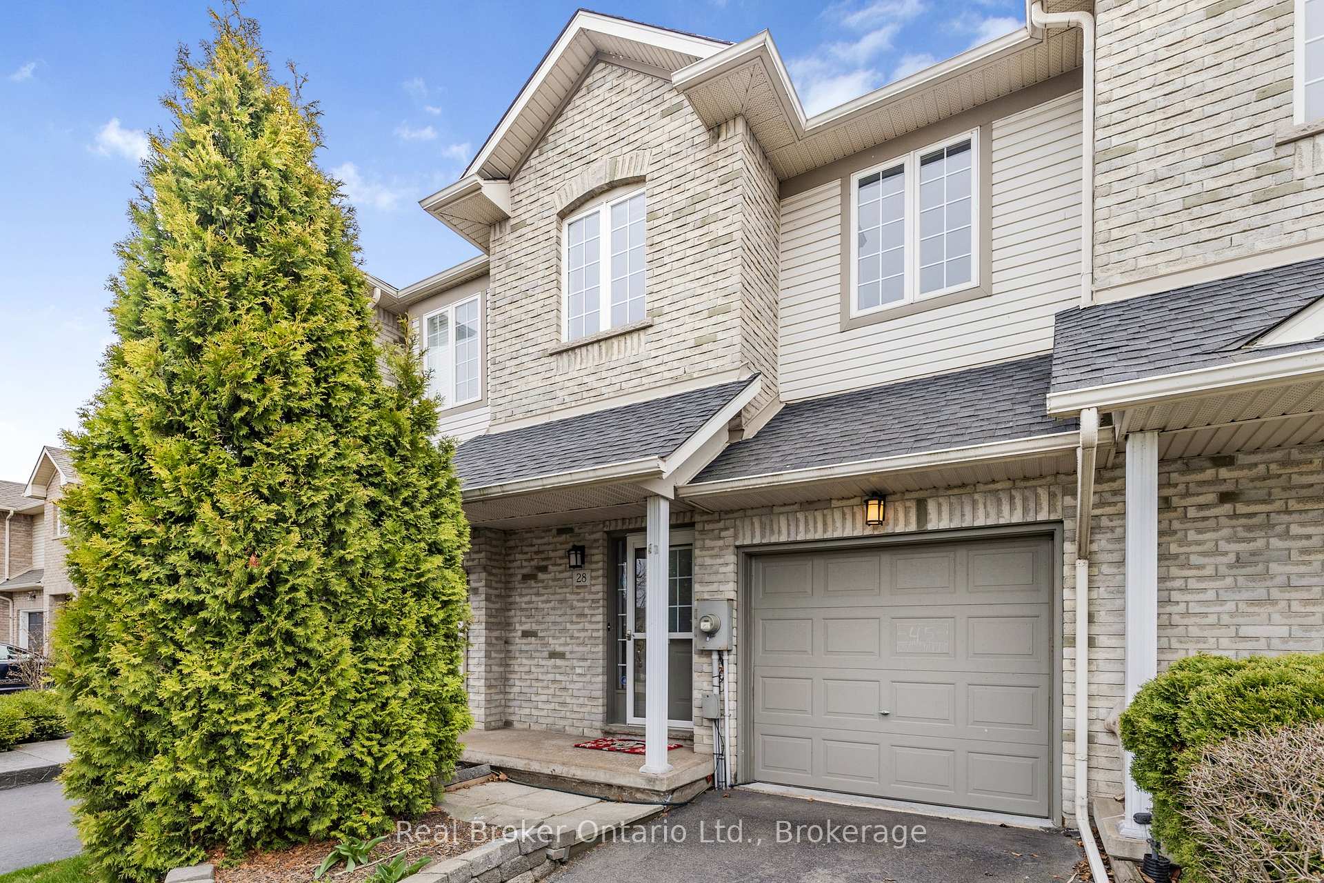 Photo 3 of 28 Whitefish Crescent, Hamilton, Lakeshore — HOMEH