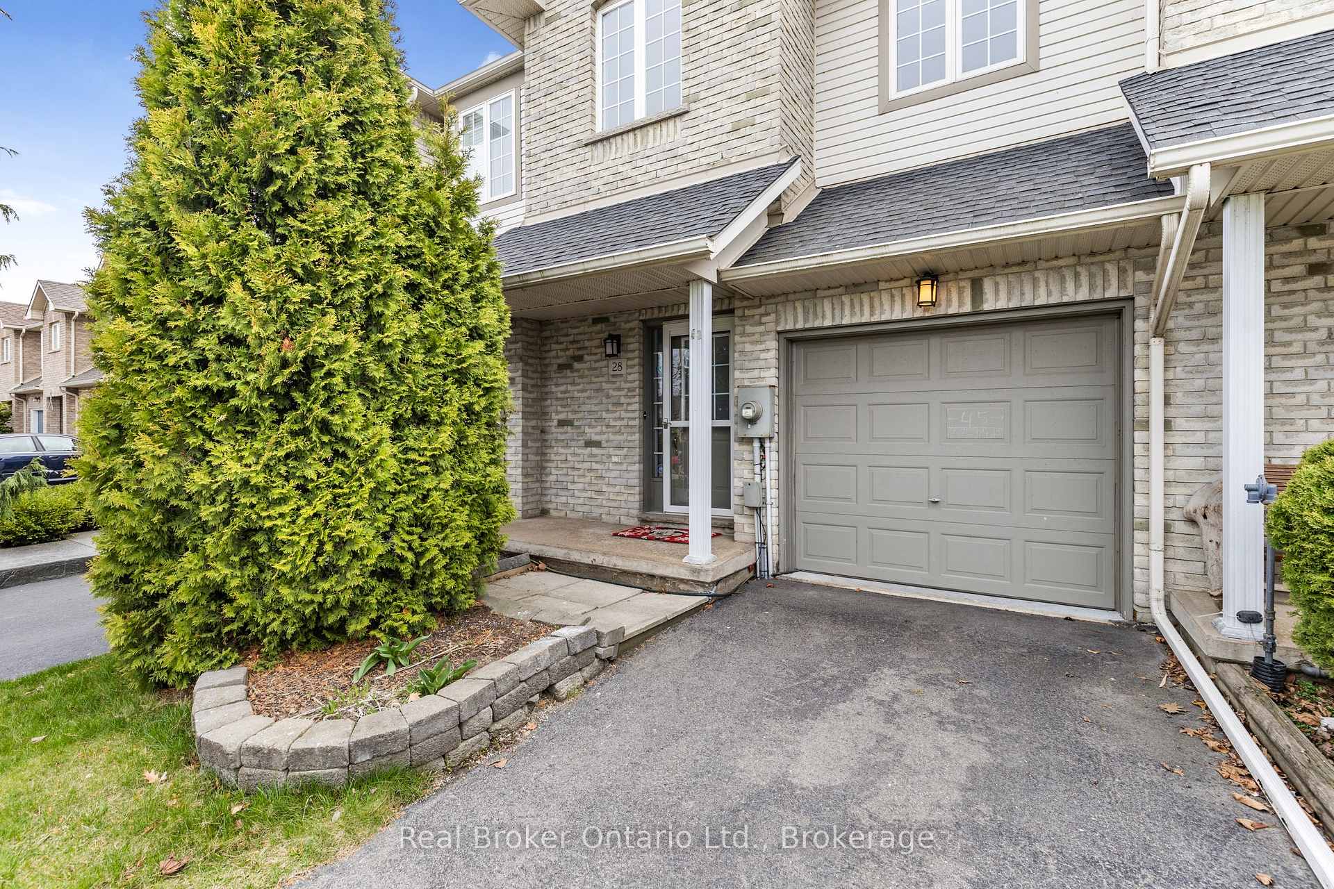 Photo 4 of 28 Whitefish Crescent, Hamilton, Lakeshore — HOMEH