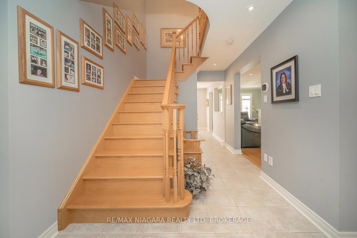 Photo 4 of 45 Goodman Crescent, St. Catharines, Rykert/Vansickle — HOMEH