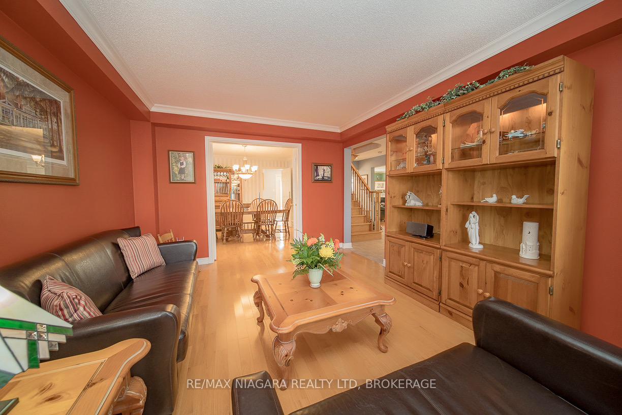 Photo 6 of 45 Goodman Crescent, St. Catharines, Rykert/Vansickle — HOMEH