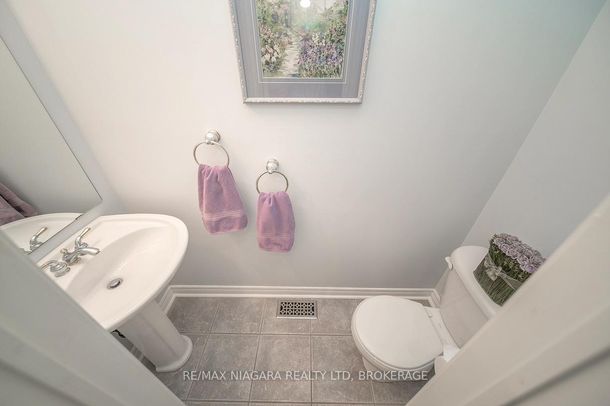 Photo 7 of 45 Goodman Crescent, St. Catharines, Rykert/Vansickle — HOMEH
