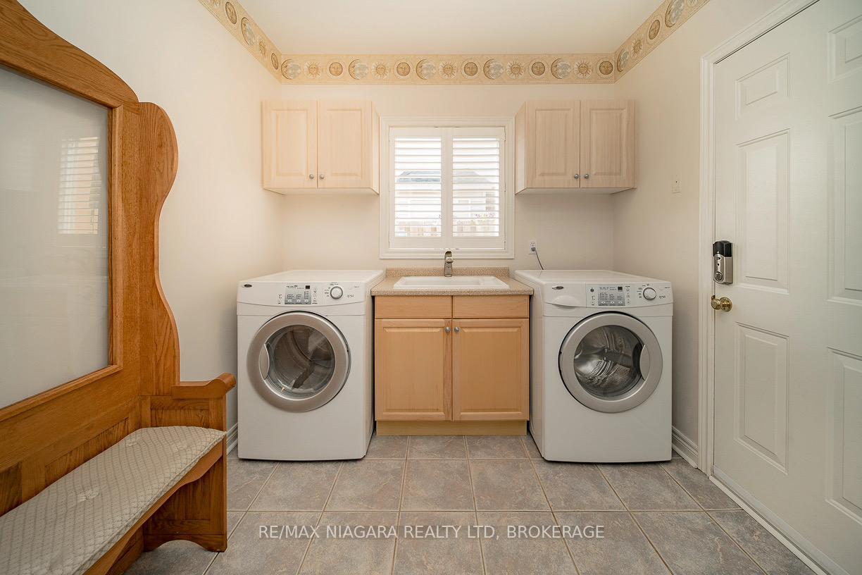 Photo 8 of 45 Goodman Crescent, St. Catharines, Rykert/Vansickle — HOMEH