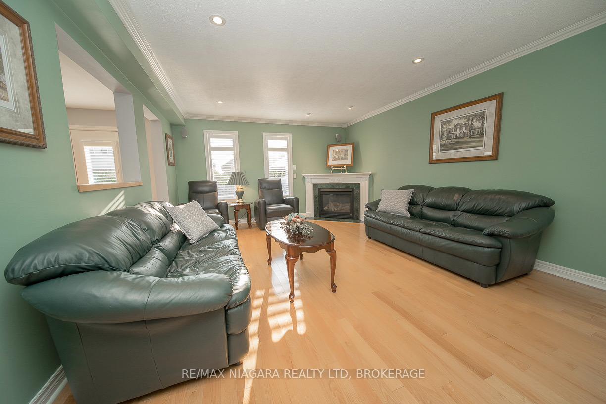 Photo 10 of 45 Goodman Crescent, St. Catharines, Rykert/Vansickle — HOMEH
