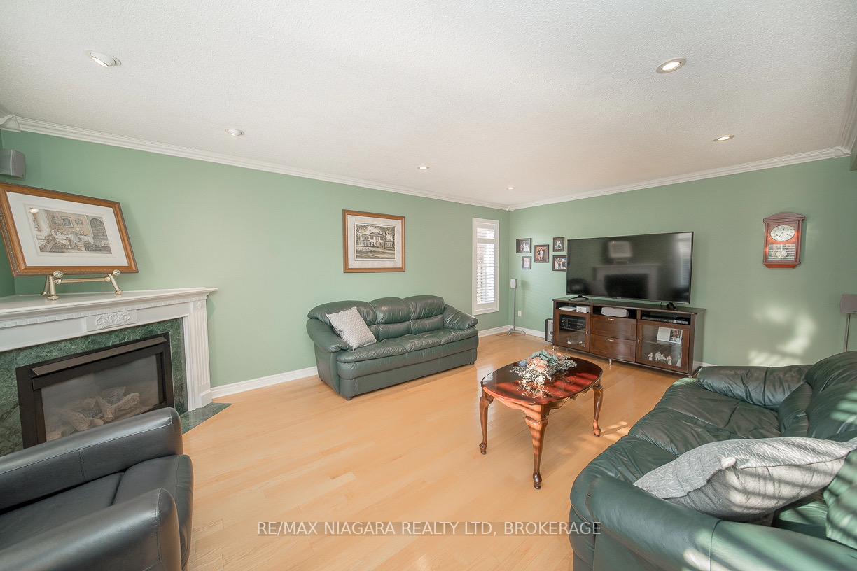 Photo 11 of 45 Goodman Crescent, St. Catharines, Rykert/Vansickle — HOMEH