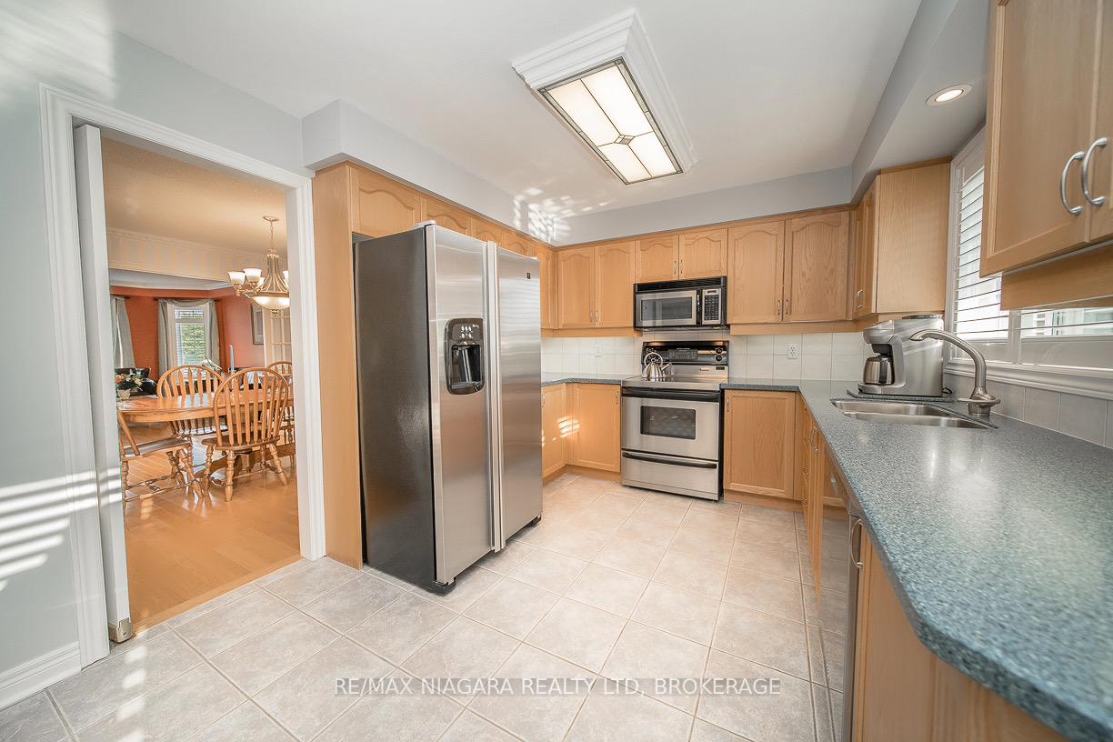 Photo 13 of 45 Goodman Crescent, St. Catharines, Rykert/Vansickle — HOMEH